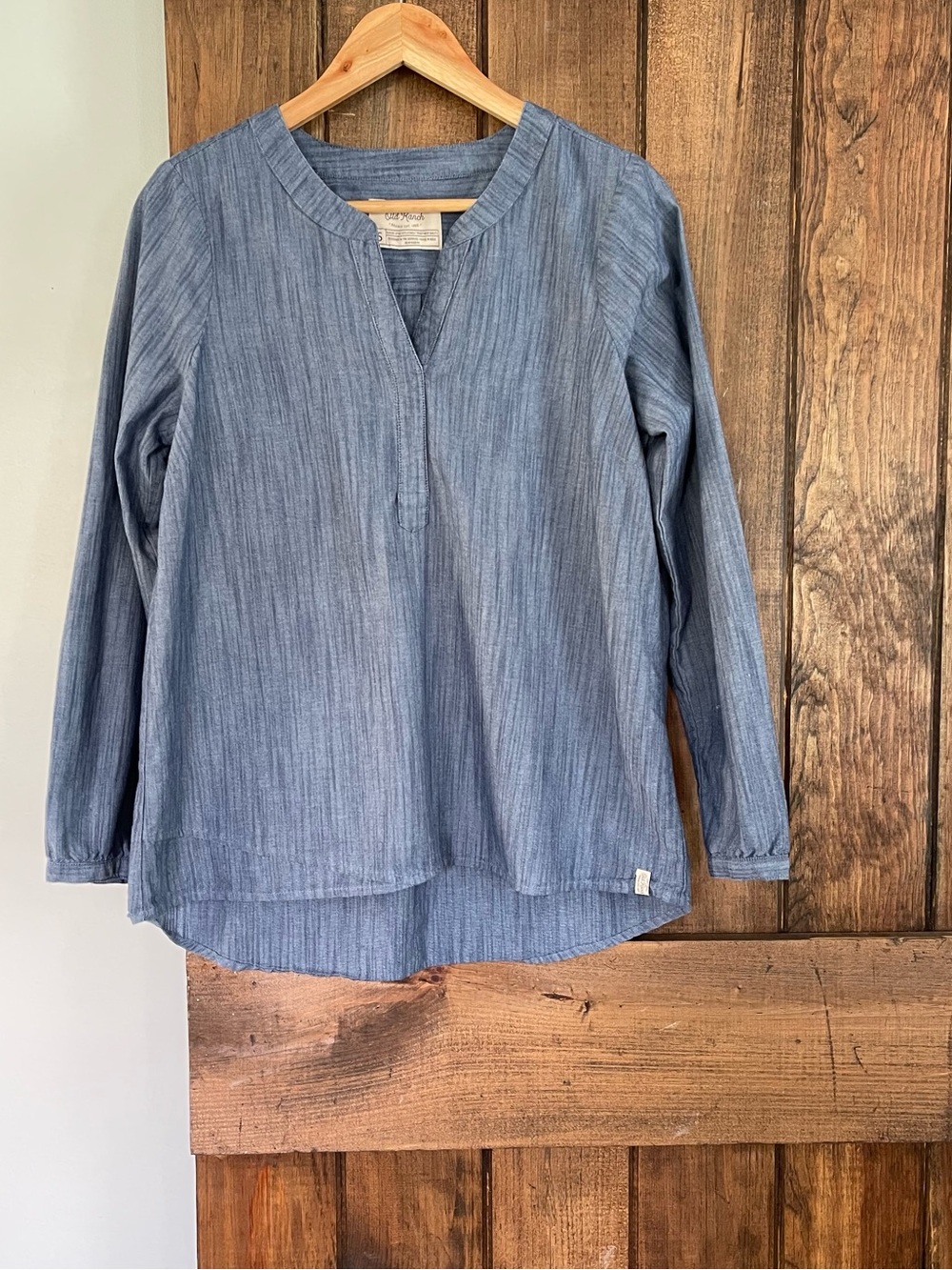 Old Ranch Notch V Neck Blue Chambray Popover Blouse Small Coastal Western